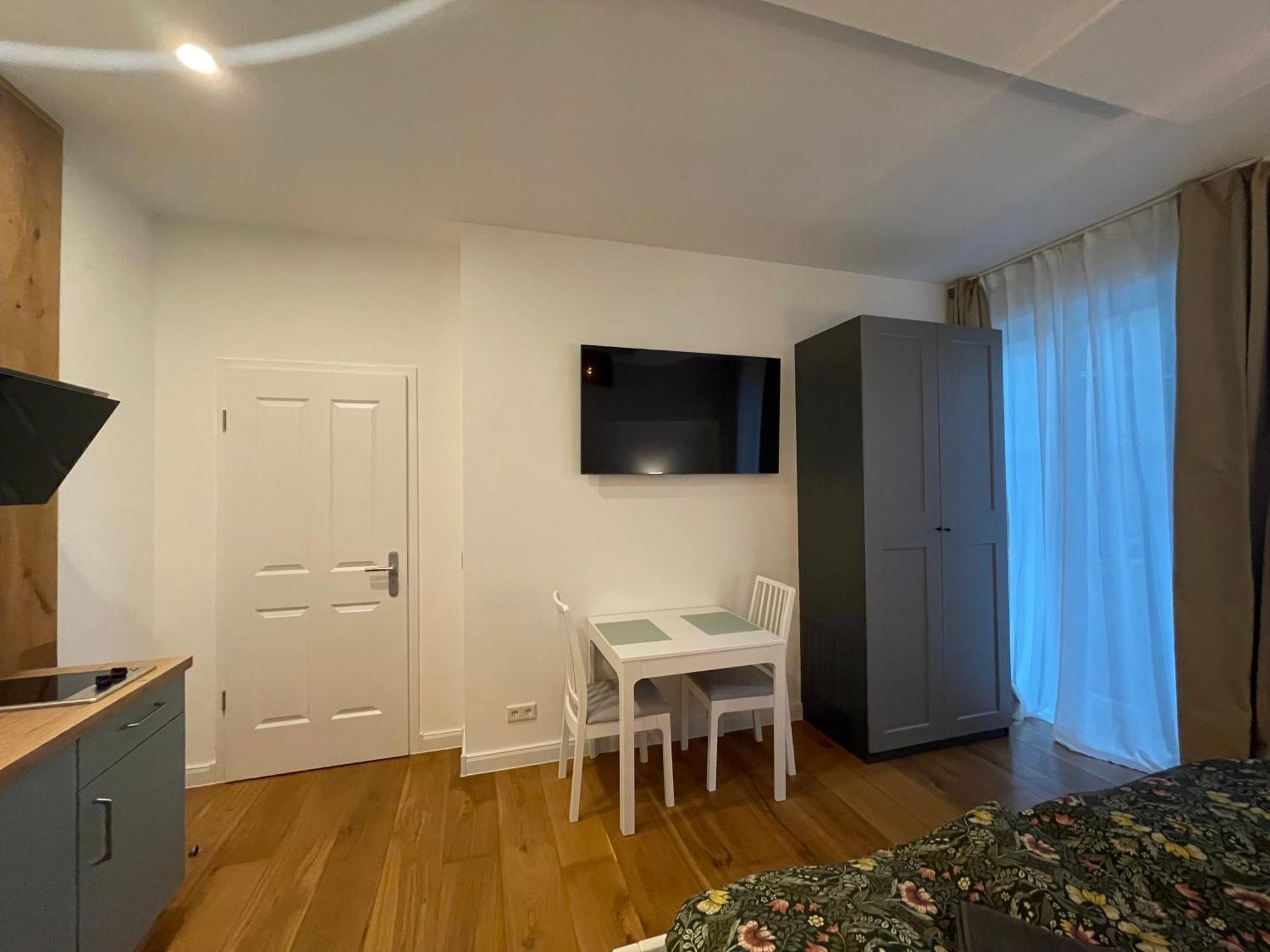 Boutique Hotel Pension Luisengruen Kueche 1Gbs Wlan Netflix Disney Magentatv Chemnitz Exterior photo