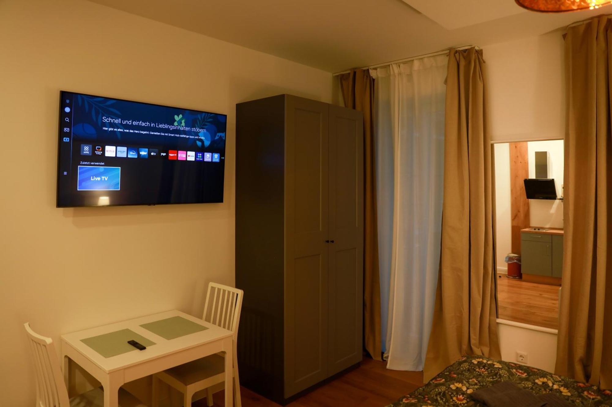Boutique Hotel Pension Luisengruen Kueche 1Gbs Wlan Netflix Disney Magentatv Chemnitz Exterior photo